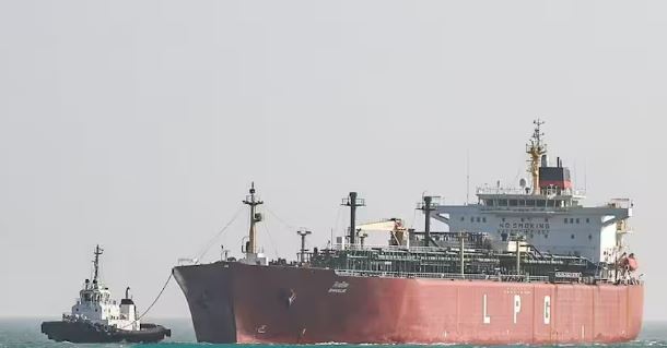 Iran-US Ceasefire: जंग के बाद फिर खुलने लगा स्ट्रेट ऑफ होर्मुज, लेकिन अभी भी सामान्य नहीं हुई जहाजों की आवाजाही