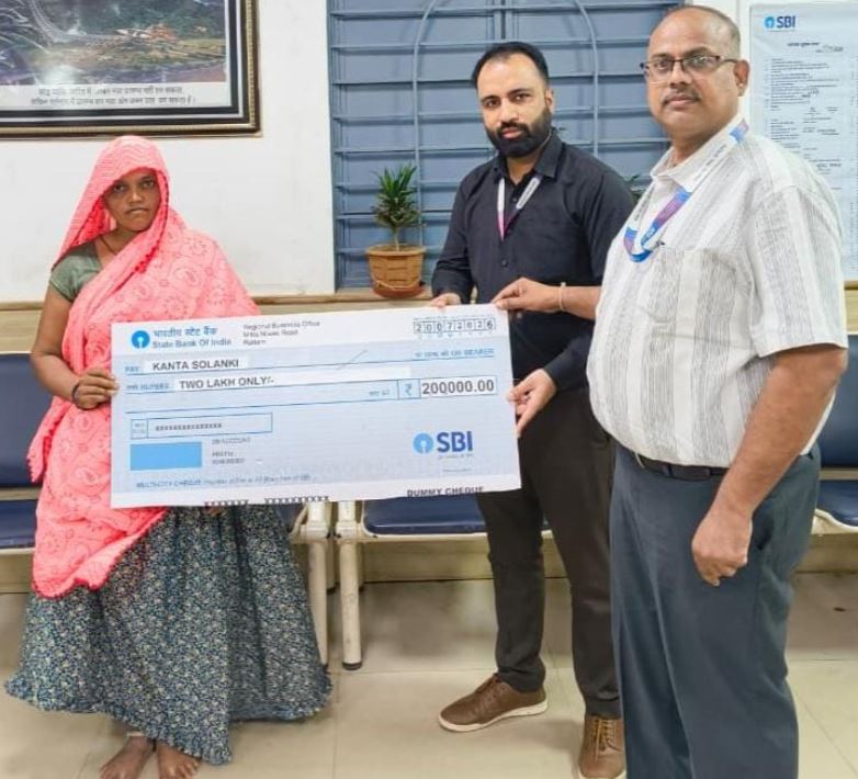 स्टेट बैंक SBI की प्रधानमंत्री जीवन ज्योति बीमा योजना से हितग्राही परिवार को मिला 2 लाख रुपये का सहारा