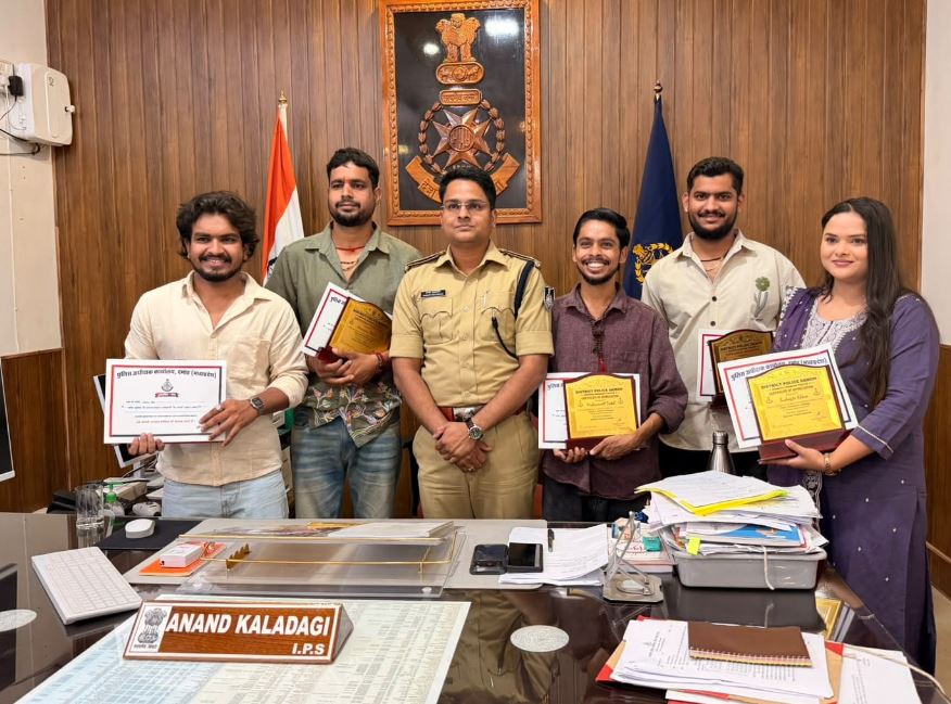 Damoh पुलिस ने सोशल मीडिया इंफ्लूएंसर्स को किया सम्मानित, जनजागरूकता अभियानों में योगदान की सराहना