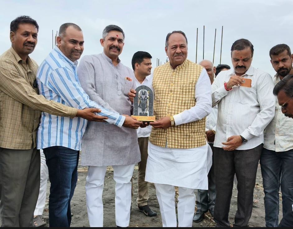 Manawar में निर्माणाधीन भाजपा ग्रामीण जिला कार्यालय का पद्मश्री मोहन नागर ने किया निरीक्षण