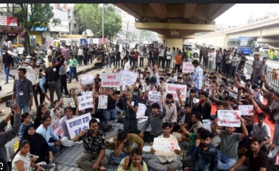 MP Student Protest: NEET पेपर लीक विवाद को लेकर मध्यप्रदेश के 20 जिलों में छात्र आंदोलन तेज, इंदौर-भोपाल में प्रदर्शन जारी