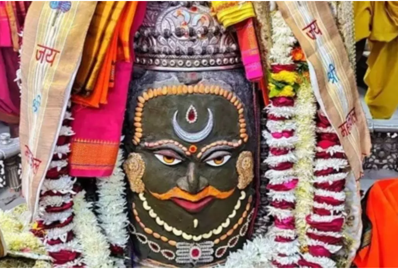 Ujjain News: योगिनी एकादशी पर बाबा महाकाल का दिव्य भस्म श्रृंगार, अलौकिक दर्शन के लिए उमड़ा श्रद्धालुओं का सैलाब