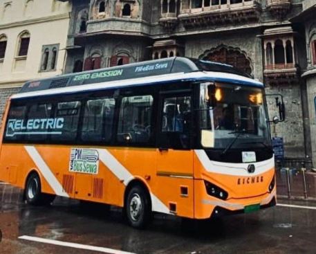 इंदौर में PM E-Bus सेवा का शुभारंभ, आई-14 रूट पर 10 इलेक्ट्रिक बसों का ट्रायल शुरू