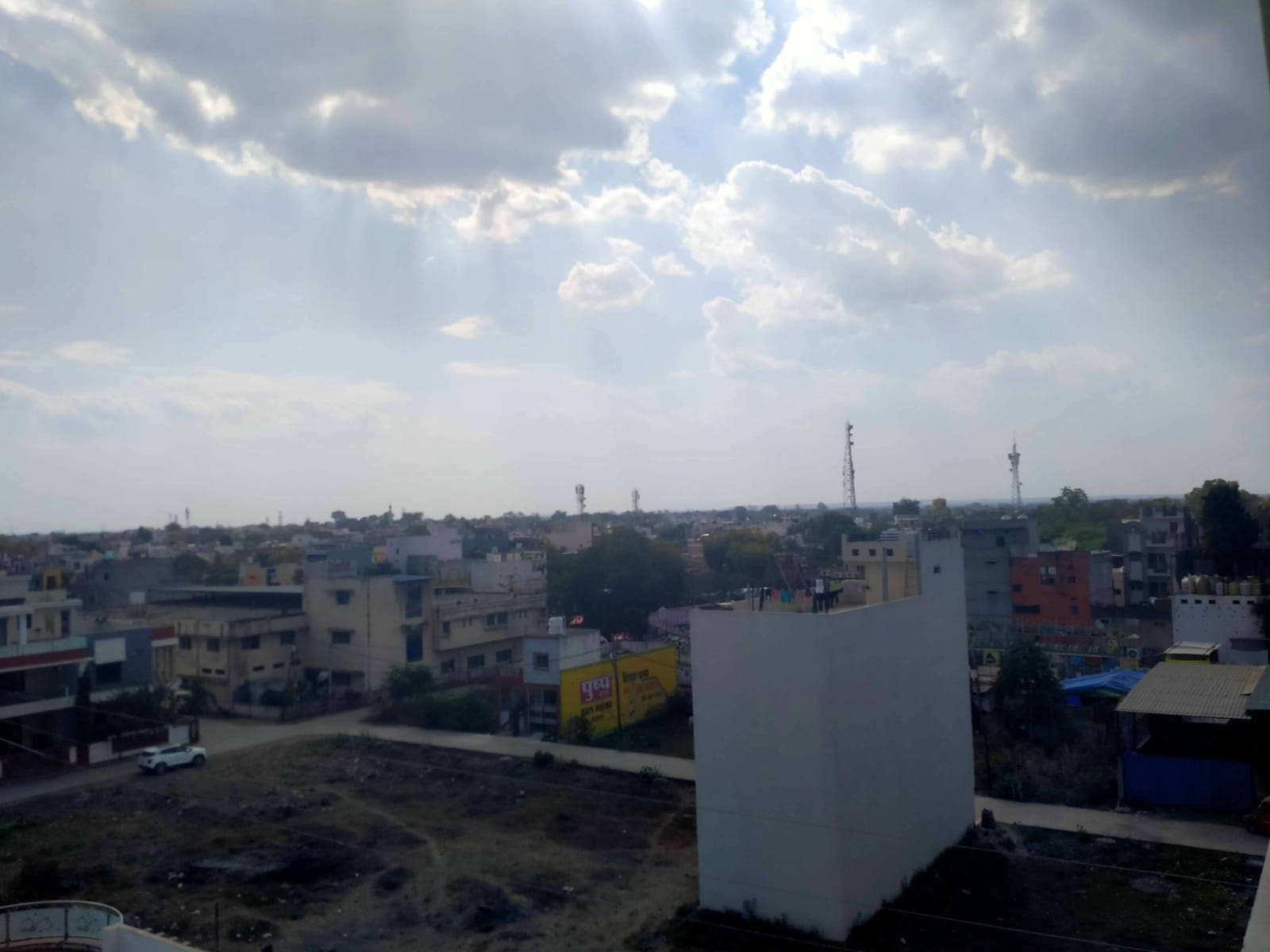 चार दिनों से थमा बारिश का दौर, उमस और तेज गर्मी ने बढ़ाई लोगों की परेशानी; किसानों की चिंता बढ़ी, अच्छी बारिश का इंतजार