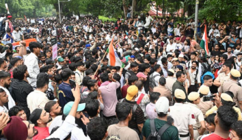 NEET पेपर लीक मामले को लेकर दिल्ली में प्रदर्शन तेज, जंतर-मंतर पर छात्रों का विरोध जारी; 16 मेट्रो स्टेशन बंद