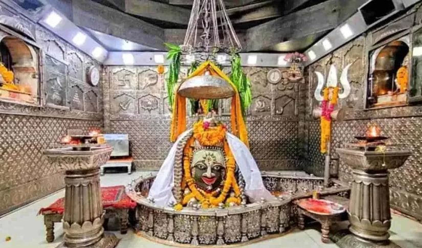 Ujjain Mahakal Bhasma Arti: श्रावण के पहले दिन बाबा महाकाल के दर्शनों से गूंजा उज्जैन, रात 3 बजे खुले मंदिर के पट, नई व्यवस्था में हुई भस्म आरती