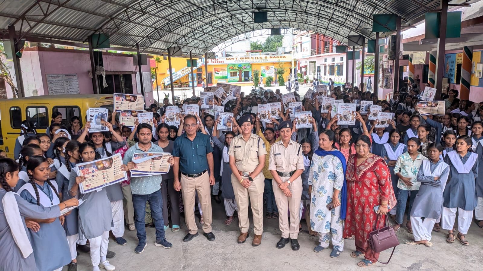 सेफ क्लिक 2.0 अभियान Nagda: 300 छात्राओं को साइबर सुरक्षा, महिला सुरक्षा और व्यक्तित्व विकास की प्रभावी जानकारी