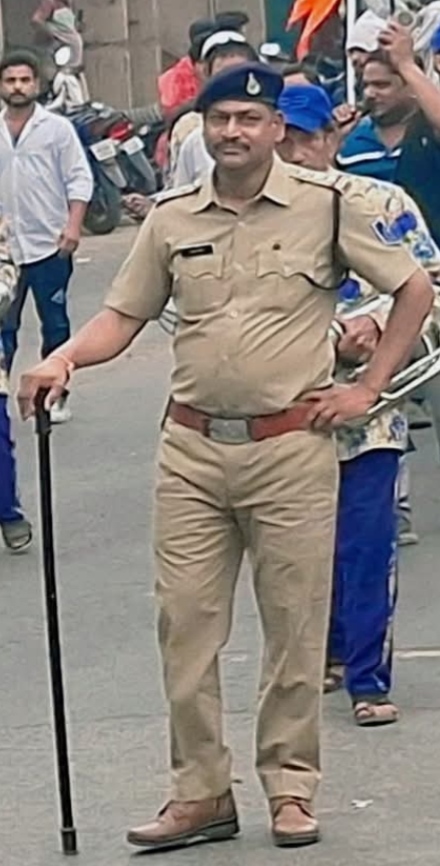 मनावर थाना प्रभारी ईश्वर सिंह चौहान का स्थानांतरण: शानदार कार्यकाल के बाद भावभीनी विदाई, जनता बोली- यादगार रहे सेवाकाल