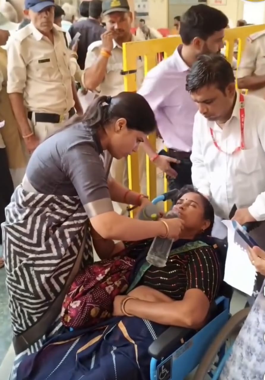 बेहोश महिला जनसुनवाई: 10 साल पुराने प्लॉट विवाद में इंसाफ की गुहार, कलेक्ट्रेट में मचा हड़कंप