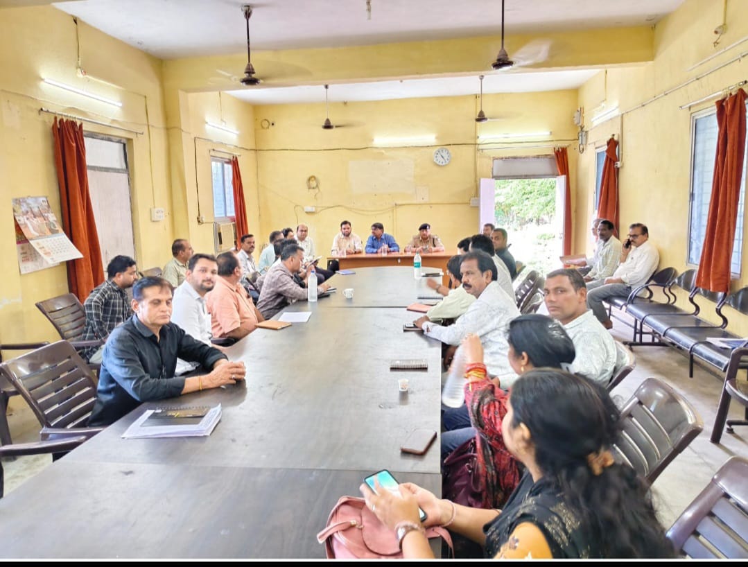 लगातार बारिश अलर्ट: आष्टा में बाढ़ आपदा प्रबंधन को लेकर प्रशासन पूरी तरह तैयार, SDM महेंद्र प्रताप सिंह किरार ने दिए 10 बड़े निर्देश