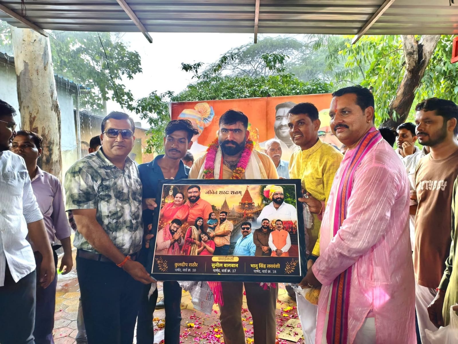 भव्य आयोजन: विधायक प्रतिनिधि पृथ्वीराज टेटवाल जन्मदिन पर सेवा सदन कार्यालय में उमड़ा भाजपा कार्यकर्ताओं का जनसैलाब |