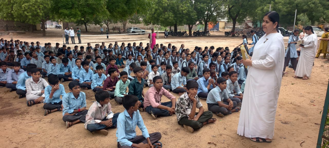 भीनमाल ब्रह्माकुमारी कार्यक्रम: 500 विद्यार्थियों ने लिए एकता के 5 संकल्प, युवाओं को मिला श्रेष्ठ जीवन का प्रेरक संदेश
