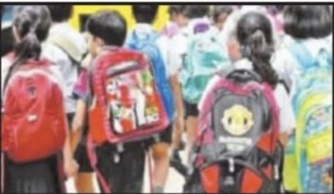 निजी स्कूलों की फीस पर सख्ती, लेकिन किताबों और यूनिफॉर्म पर नहीं गाइडलाइन, अभिभावकों की बढ़ी चिंता