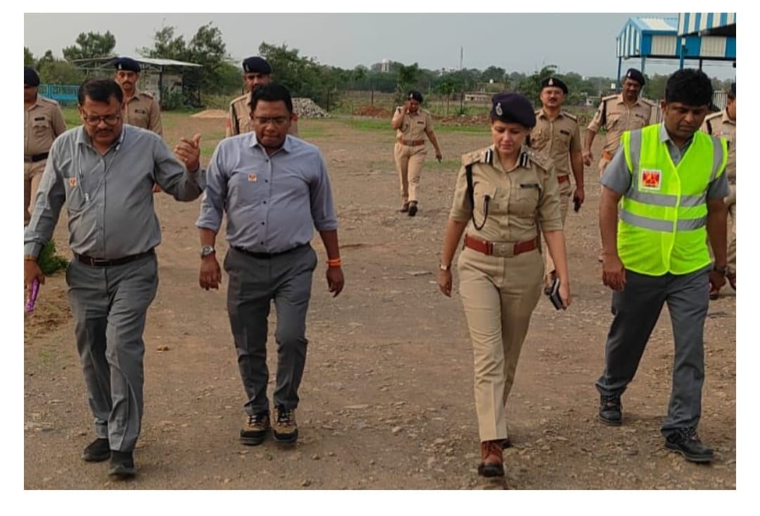 550 से अधिक गौवंश की सेवा: अल्ट्राटेक सीमेंट गोकुल गौशाला का प्रेरणादायक निरीक्षण, डीआईजी सिमाला प्रसाद ने की सराहना