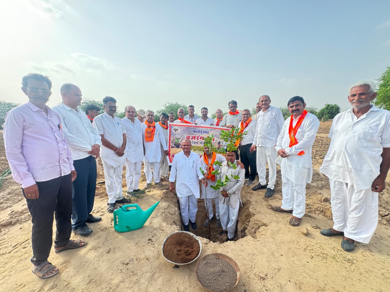 101 पौधों का प्रेरणादायक वृक्षारोपण: बजरंग दल सेवा सप्ताह में बोरली गांव ने लिया पर्यावरण संरक्षण का संकल्प
