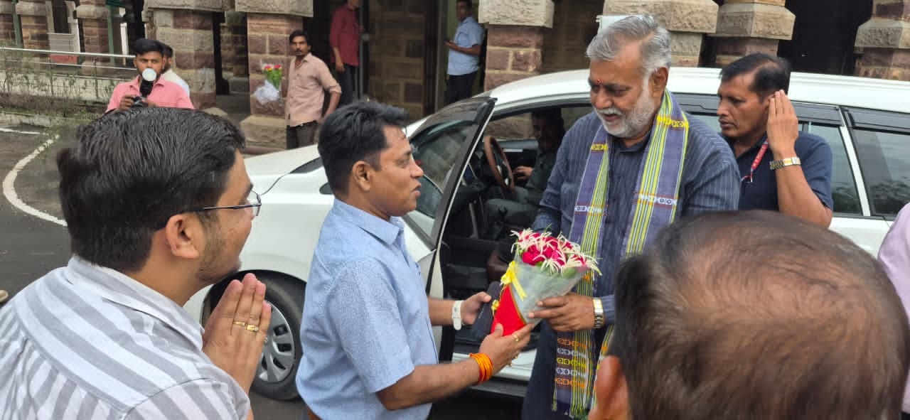 5 बड़ी अपडेट: दमोह पहुंचे मंत्री प्रहलाद सिंह पटेल, प्रशासनिक अधिकारियों ने किया भव्य स्वागत