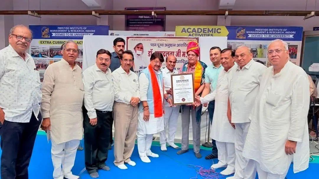 पद्मश्री सुशील दोषी को स्वर्णिम बुक ऑफ रिकॉर्ड्स ने किया सम्मानित, हिंदी क्रिकेट कमेंट्री में ऐतिहासिक योगदान के लिए मिला विशेष सम्मान