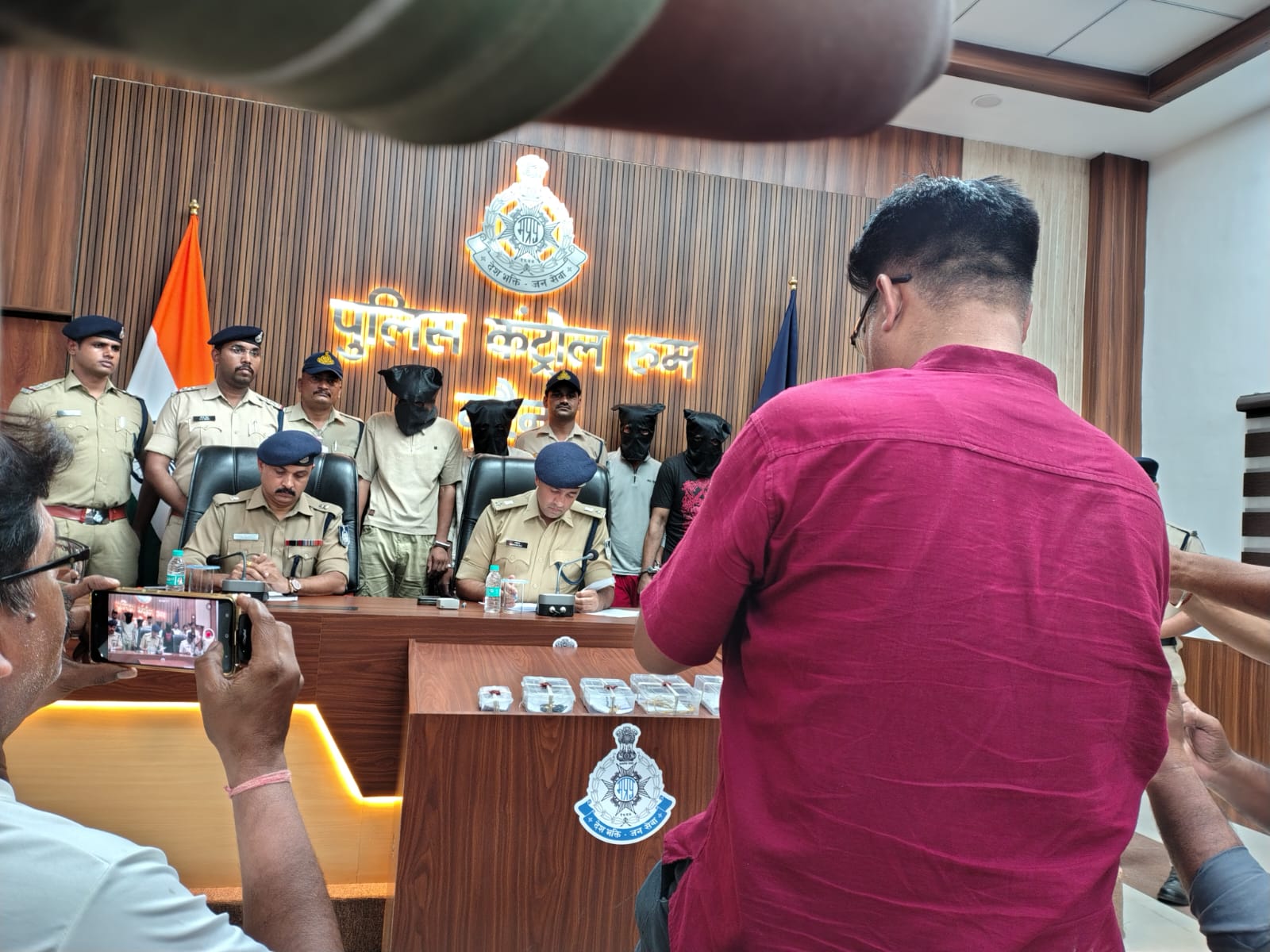 मुरैना पुलिस की बड़ी कार्रवाई: लूट और चेन स्नैचिंग गिरोह का पर्दाफाश, पांच आरोपी गिरफ्तार, लाखों के जेवर और कार बरामद
