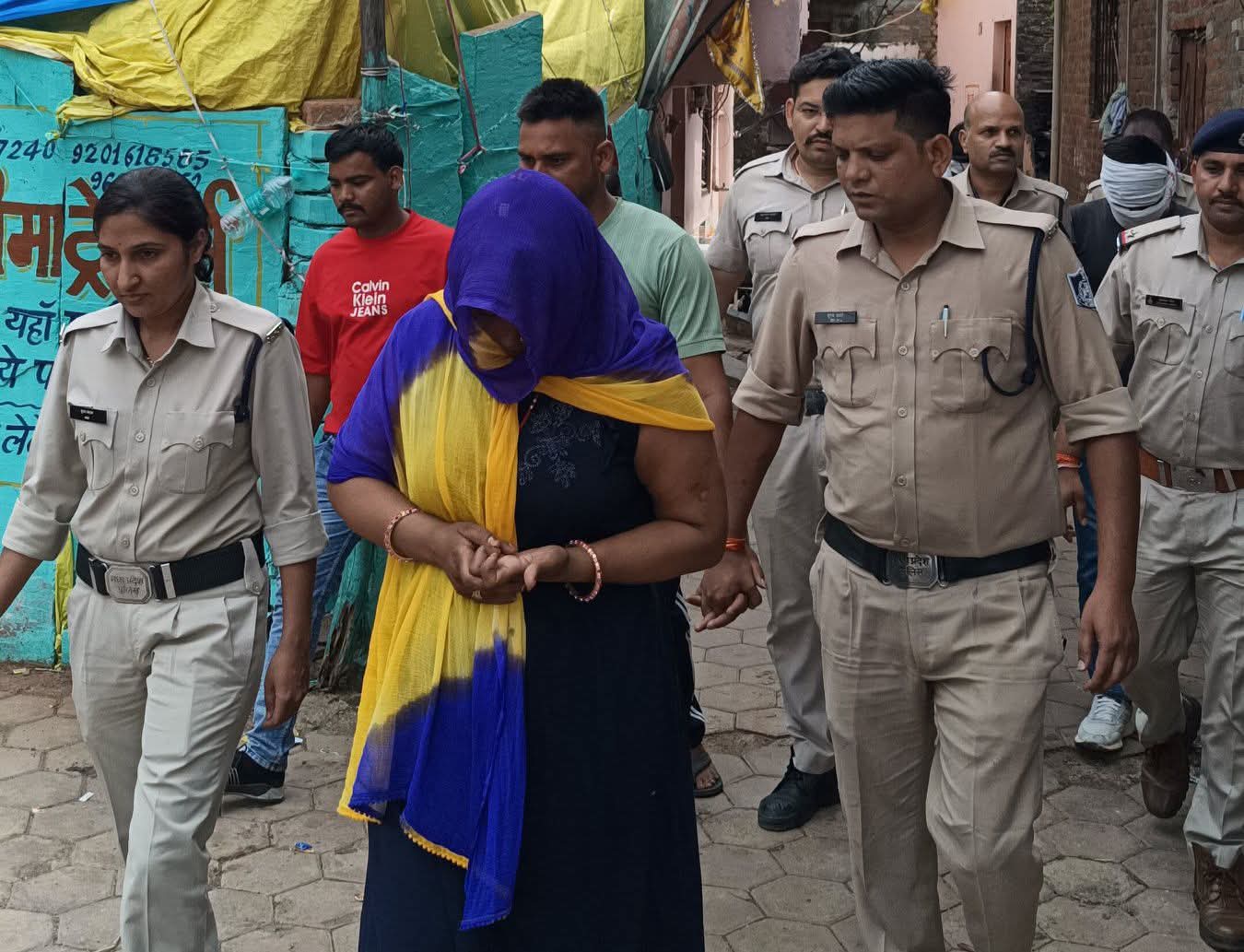 अशोकनगर में देह व्यापार रैकेट का भंडाफोड़: पुलिस कार्रवाई में 10 लोग पकड़े गए, ब्लैकमेलिंग और संपत्ति हड़पने के आरोपों की भी जांच शुरू