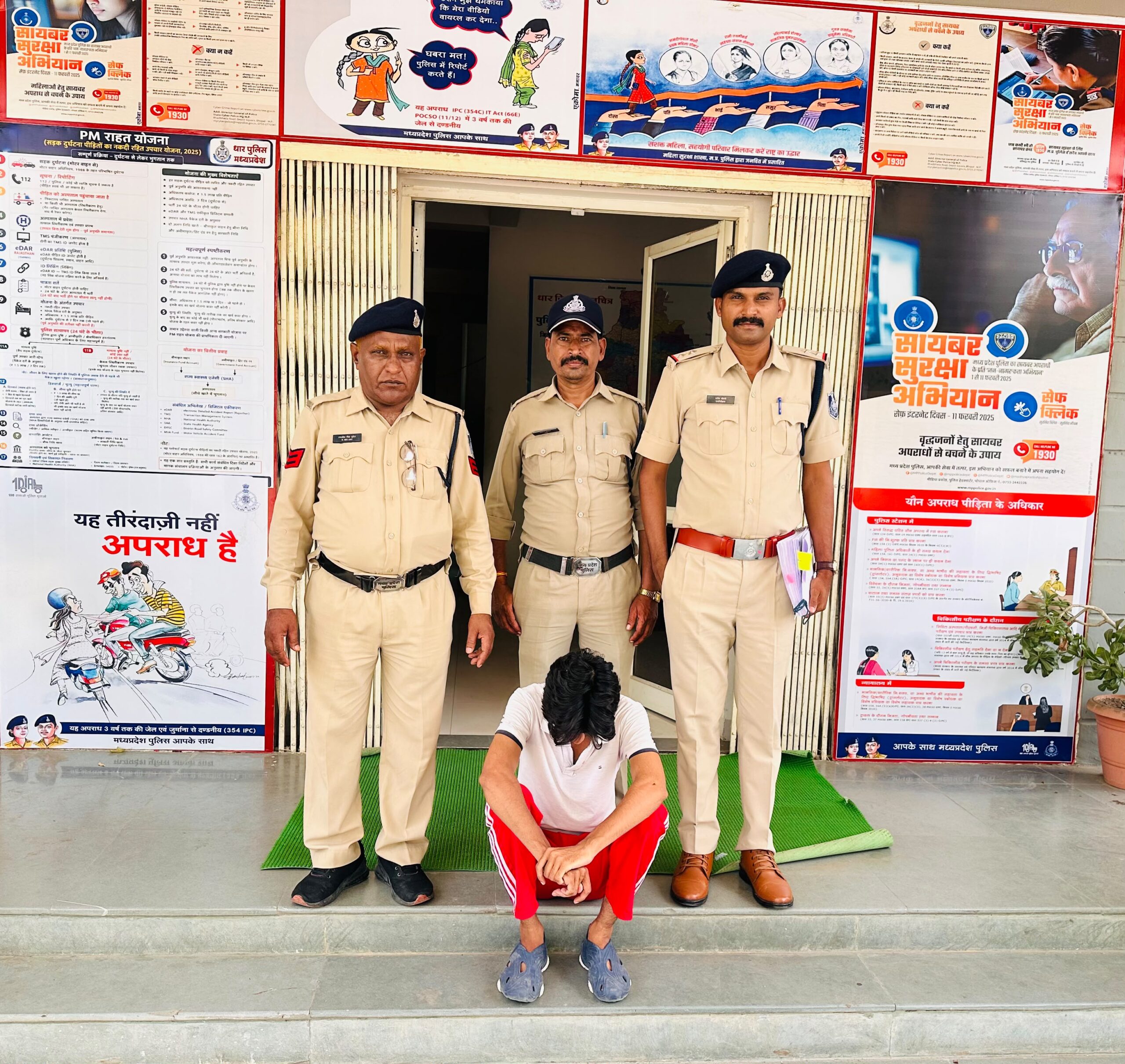 मनावर पुलिस की बड़ी कार्रवाई: ऑनलाइन फ्रॉड करने वाला साइबर ठग गिरफ्तार, 2.87 लाख रुपये की ठगी के मामले का खुलासा