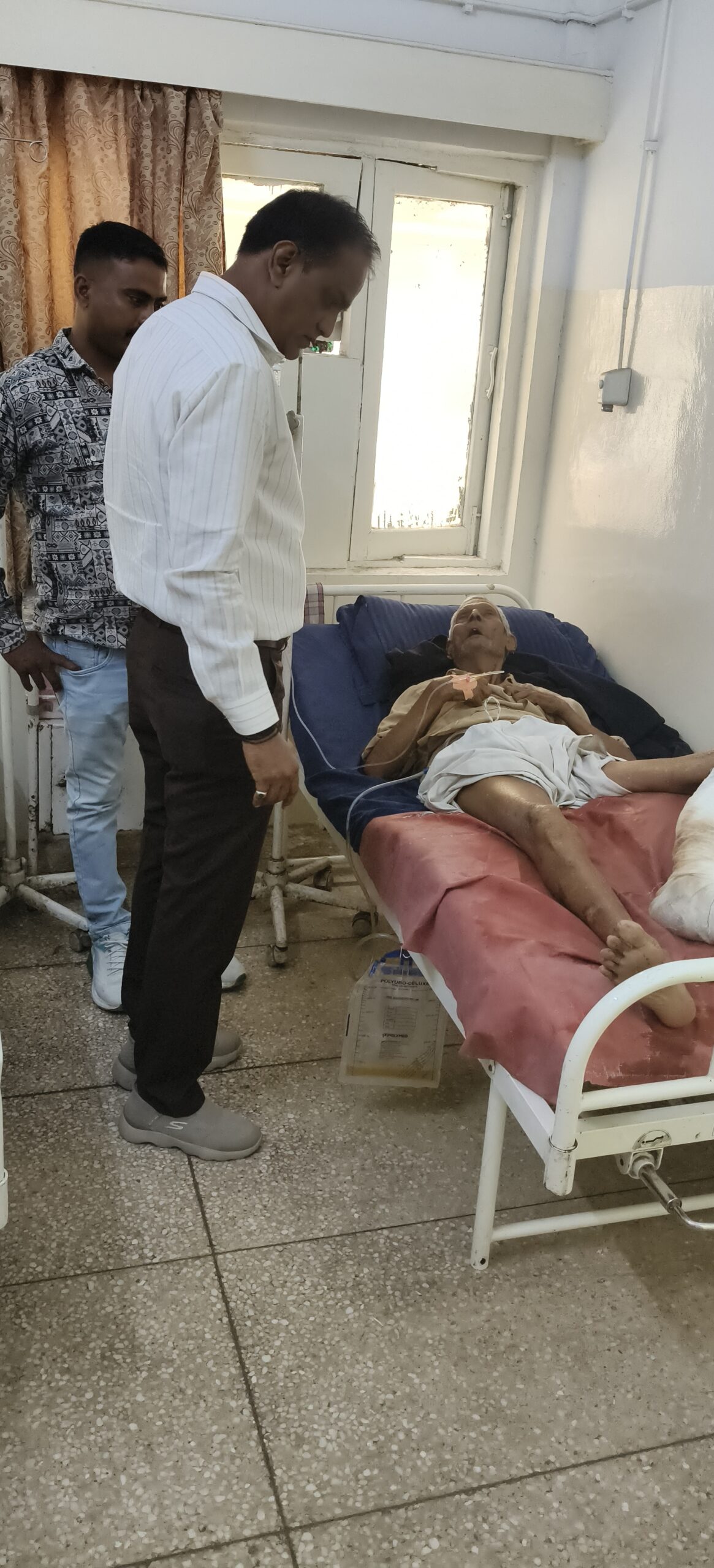 2026 बड़ी मानवीय पहल: बीमार बुजुर्ग हीरालाल जी के उपचार के लिए आगे आई नगरपालिका नागदा, सेवा का प्रेरणादायक उदाहरण