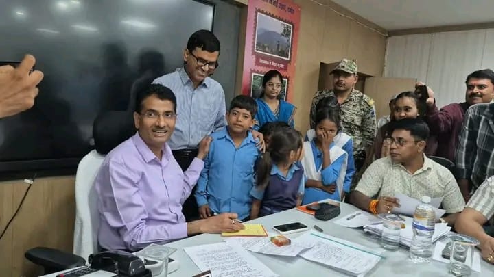 7 स्कूली बच्चों की गुहार पर बड़ा फैसला: कलेक्टर प्रताप नारायण यादव ने सुनपुरा स्कूल मार्ग निर्माण के दिए तत्काल आदेश