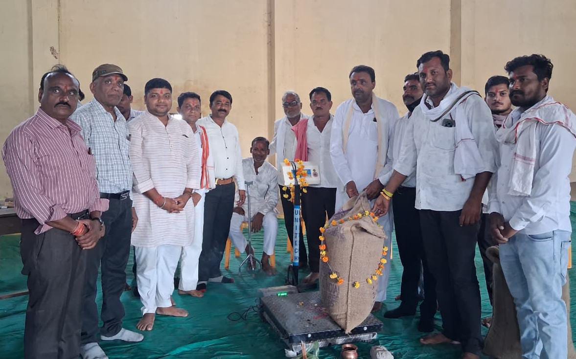 नांदिया खेड़ा वेयरहाउस में समर्थन मूल्य पर मूंग खरीदी का शुभारंभ: विधायक नारायण पटेल के प्रयास से किसानों को मिली बड़ी राहत, तौल कांटा निर्माण का हुआ भूमिपूजन