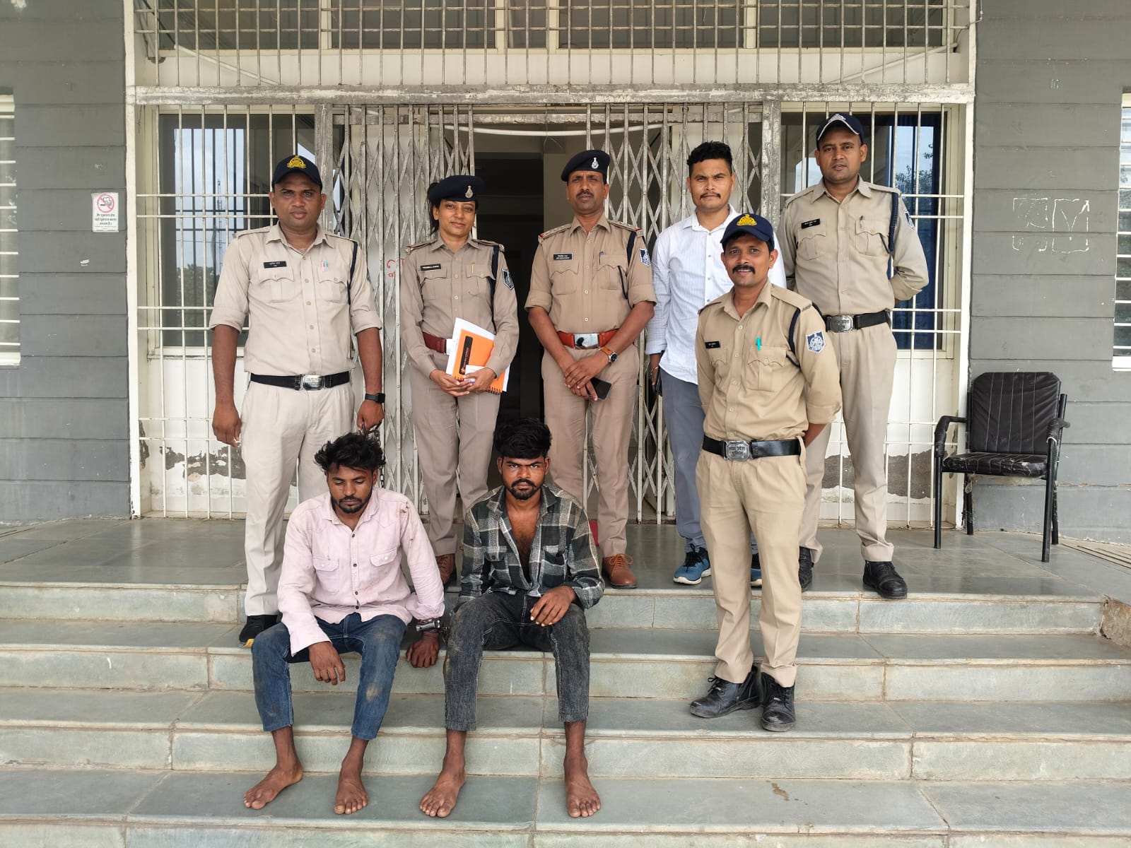 बाग पुलिस की बड़ी कार्रवाई: सामूहिक दुष्कर्म मामले में दो आरोपी गिरफ्तार, न्यायालय में किया पेश