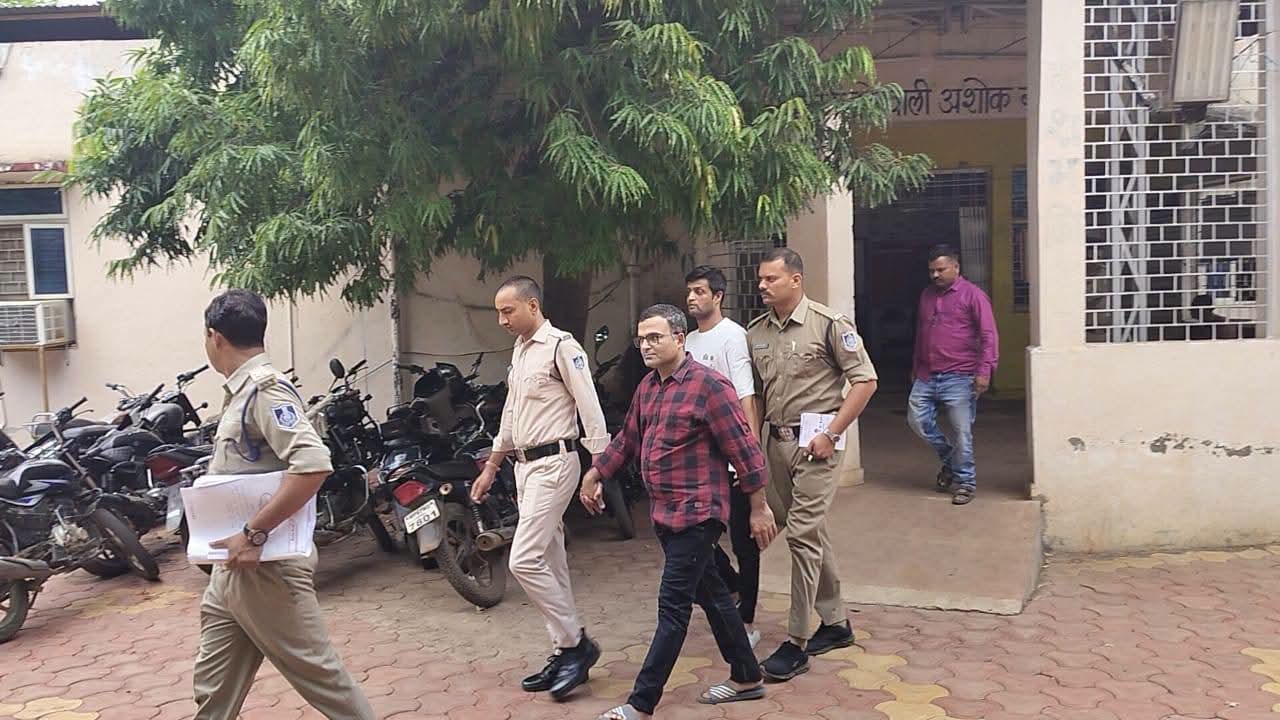 WhatsApp पर आपत्तिजनक टिप्पणी मामले में पुलिस की बड़ी कार्रवाई, दो आरोपी गिरफ्तार