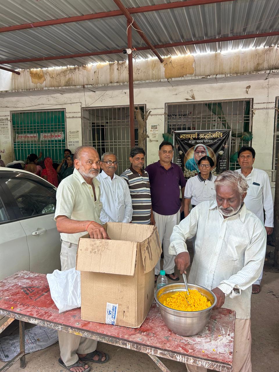 4वीं पुण्य स्मृति पर प्रेरणादायी सेवा: अंगूरी देवी जैन की याद में अम्बाह हॉस्पिटल में सैकड़ों मरीजों को भोजन वितरित