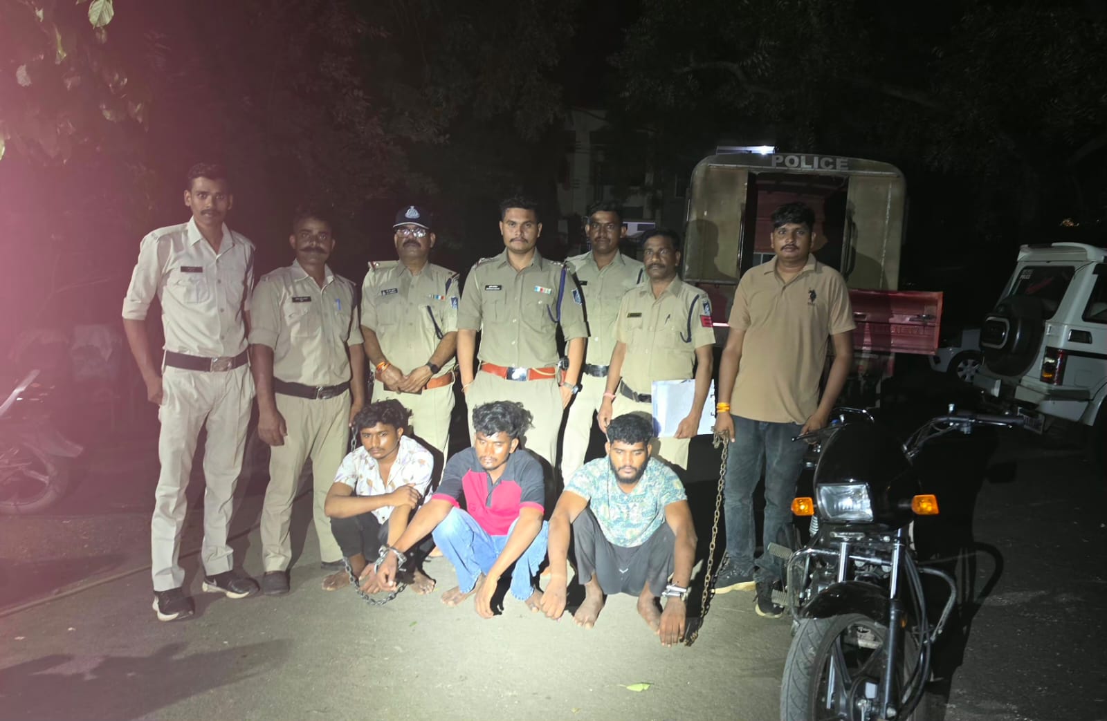 Daheri Police arrest robbery suspects and recover weapons and stolen bike.