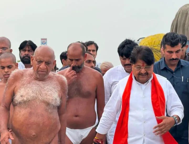 ऐतिहासिक 2026: कैलाश विजयवर्गीय ने मुनि श्री सुधासागर जी का आशीर्वाद प्राप्त किया, इंदौर चातुर्मास के लिए मिला मंगल आशीर्वाद