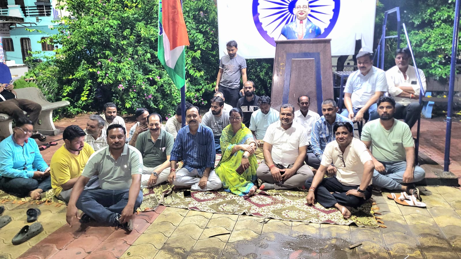 बड़ा विरोध: राहुल गांधी पुलिस हिरासत के खिलाफ मनावर में देर रात कांग्रेस का जोरदार धरना-प्रदर्शन | 10 प्रमुख अपडेट