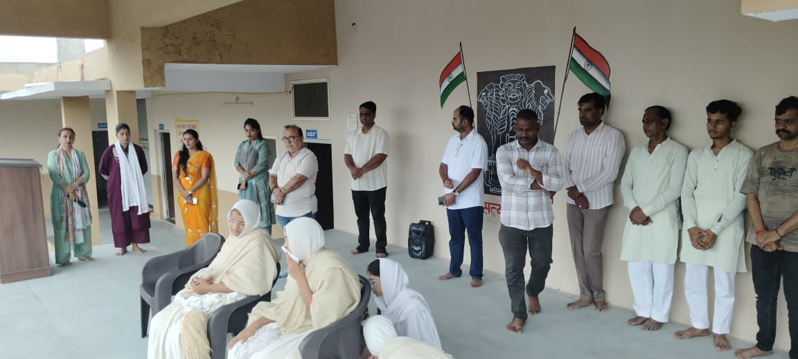 Jain Sadhvi Dr. Amritrasa Shri addresses over 700 students at Bright Star Academy, encouraging healthy living, moral values, and Indian culture