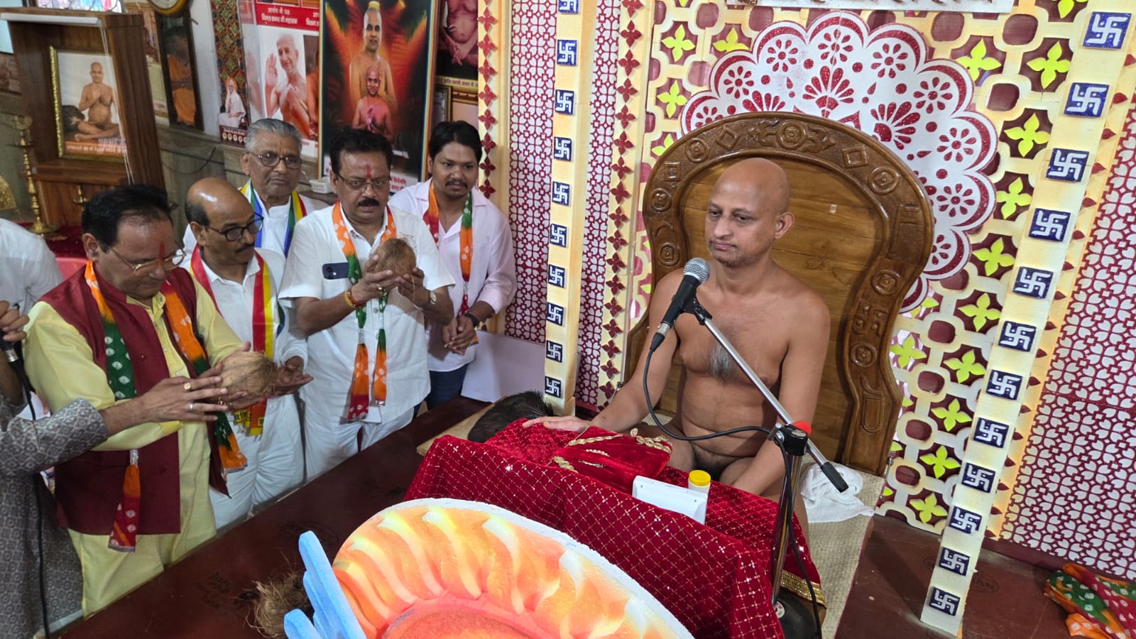 Astrologer Dr. Hukamchand Jain being honoured at the Jyotish Conference in Lucknow