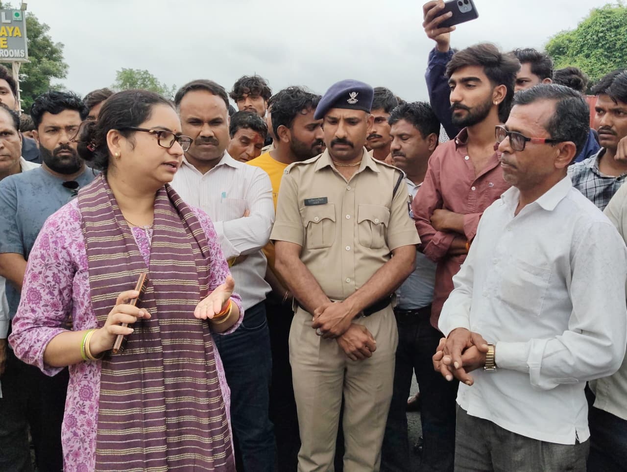 Teacher Transfer Protest Leads to Four-Lane Highway Blockade; Police Register Case Against Demonstrators
