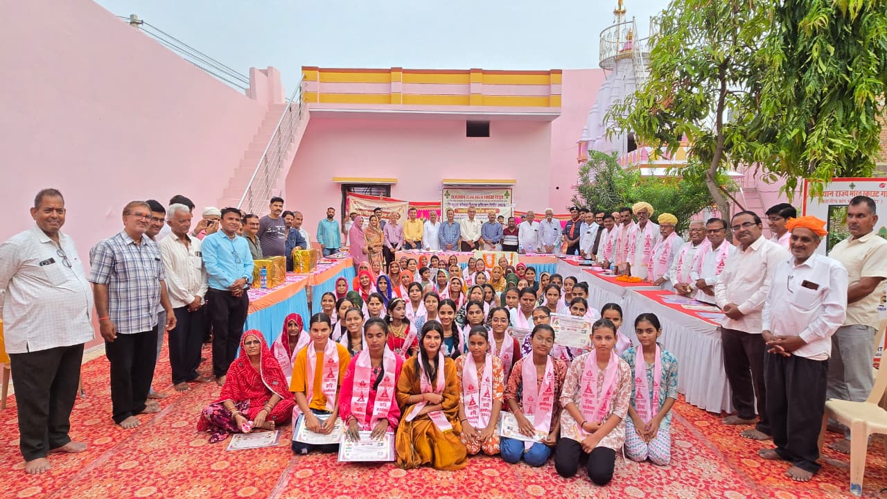 72 महिलाओं की प्रेरक सफलता: प्रज्ञा कौशल शिविर से आत्मनिर्भरता की नई उड़ान, पहली कमाई ने बढ़ाया आत्मविश्वास