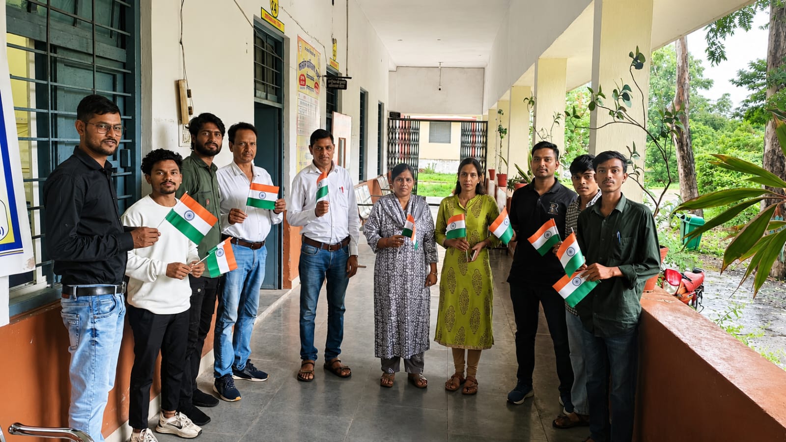 ऐतिहासिक राष्ट्रीय ध्वज अंगीकरण दिवस 2026: मनावर NSUI ने तिरंगा भेंट कर दिया देशभक्ति का प्रेरक संदेश