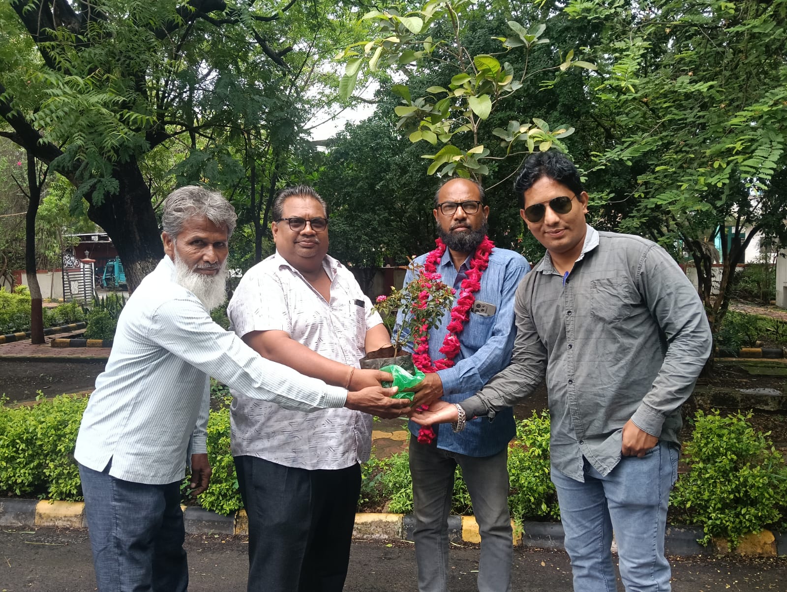 वरिष्ठ Journalist Syed Rizwan Ali का जन्मदिन मनावर में हर्षोल्लास के साथ मनाया गया, पत्रकार साथियों ने दी शुभकामनाएं