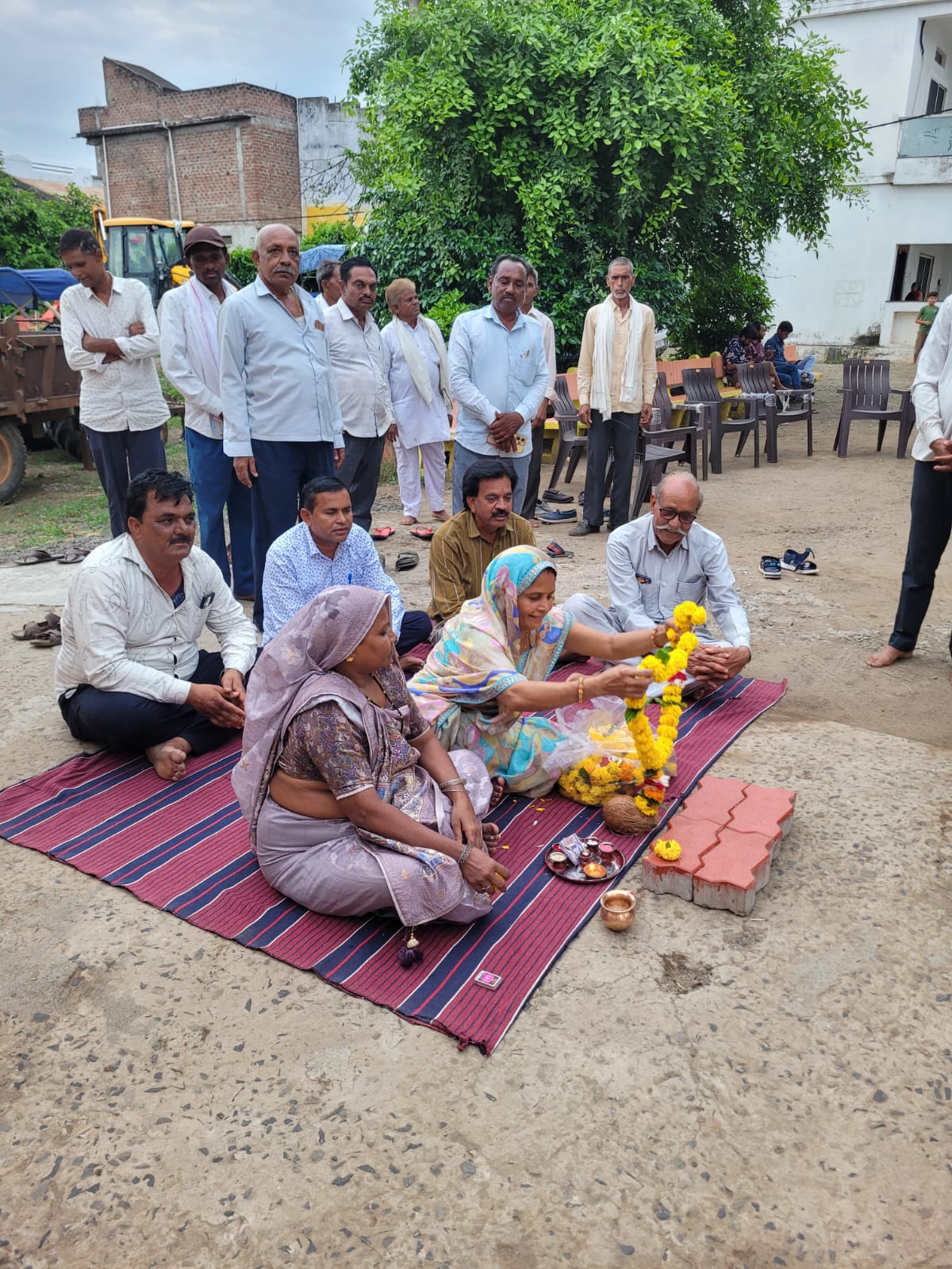 मेहताखेड़ी के श्री आई माता मंदिर प्रांगण में पेवर्स ब्लॉक निर्माण कार्य का भूमि पूजन, ग्रामीणों को मिलेगी बेहतर सुविधा
