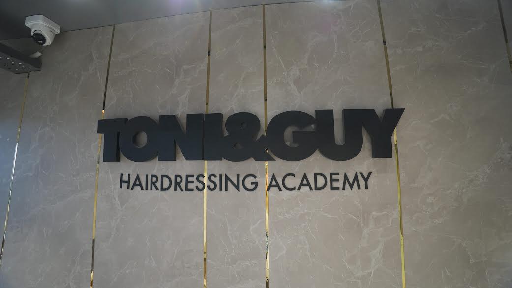 Professional Hairstylist बनने का सपना होगा पूरा, टोनी एंड गाय हेयर एकेडमी दे रही आधुनिक प्रशिक्षण