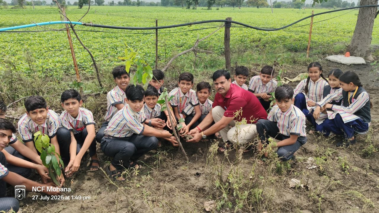 New Child Future Academy मोहना में 152 विद्यार्थियों ने लगाए पौधे, संरक्षण का लिया संकल्प