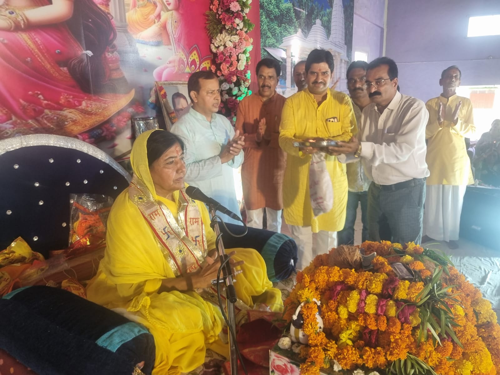 गुरु पूर्णिमा अमृत महोत्सव में कृष्णा मां का संदेश — माता-पिता और गुरु बच्चों के जीवन के तीन आधार स्तंभ