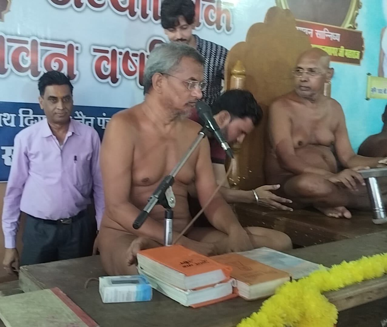 गुरु पूर्णिमा पर बड़े जैन मंदिर में श्रद्धा और भक्ति का आयोजन, आचार्य उदारसागर ने बताया गुरु को आत्मकल्याण का मार्गदर्शक