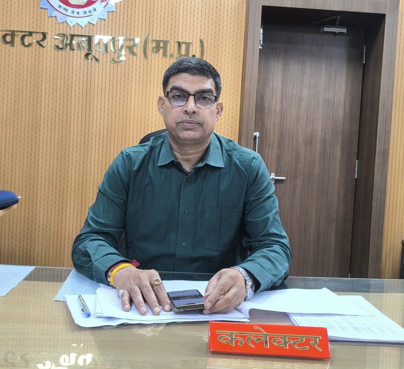 IAS Officer Ratnakar Jhaने संभाला अनूपपुर कलेक्टर का पदभार, प्रशासनिक अनुभव से जिले के विकास को मिलेगी नई गति