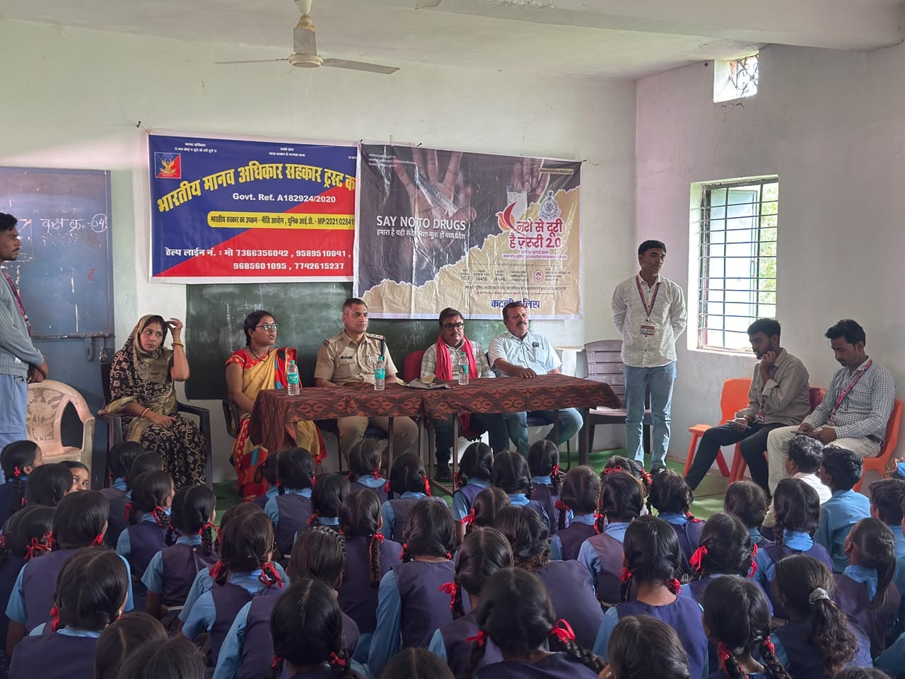 Katni : भारतीय मानव अधिकार सहकार ट्रस्ट एवं स्लीमनाबाद पुलिस के संयुक्त तत्वावधान में ग्राम निमास में नशा मुक्ति एवं साइबर सुरक्षा जागरूकता कार्यक्रम आयोजित