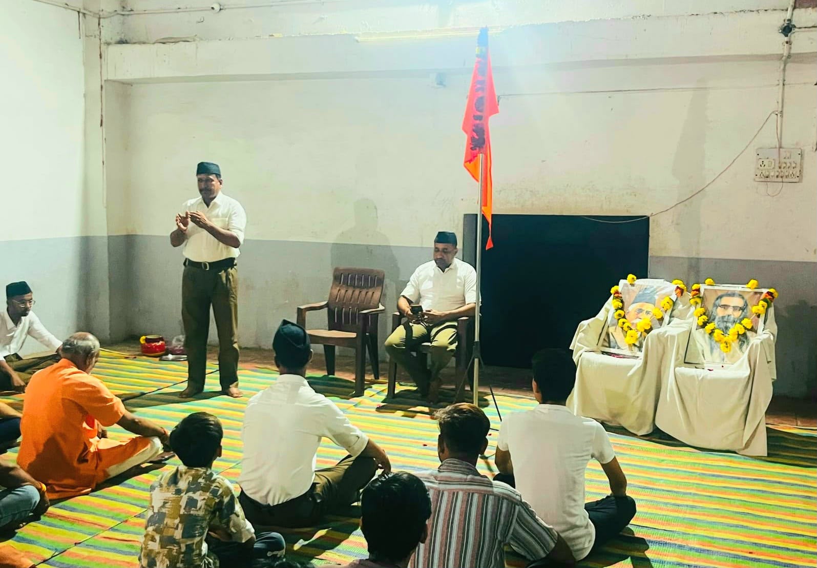महिदपुर में राष्ट्रीय स्वयंसेवक संघ का गुरु पूजन उत्सव संपन्न, स्वयंसेवकों ने भगवा ध्वज को नमन कर राष्ट्र सेवा का लिया संकल्प
