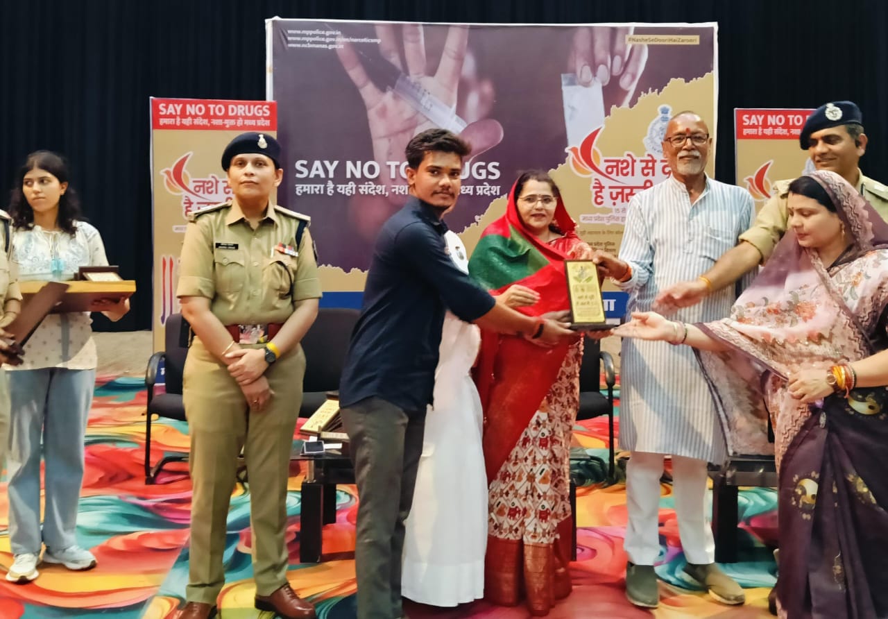 Vidisha : ‘नशे से दूरी है जरूरी 2.0’ अभियान का समापन, उत्कृष्ट योगदान के लिए प्रयास विश्वकर्मा हुए सम्मानित