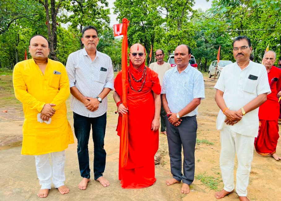 ऐतिहासिक चरणतीर्थ पावनधाम में गुरु पूर्णिमा महोत्सव की अलौकिक छटा, मूसलाधार बारिश के बीच उमड़ा श्रद्धालुओं का सैलाब