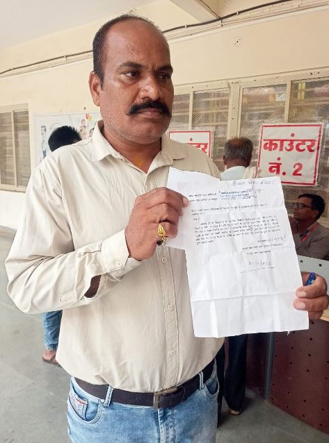 अशोकनगर : सेमरी शाहबाद प्राथमिक विद्यालय की भूमि पर अवैध कब्जे का आरोप, ग्रामीणों ने कलेक्टर से की कार्रवाई की मांग